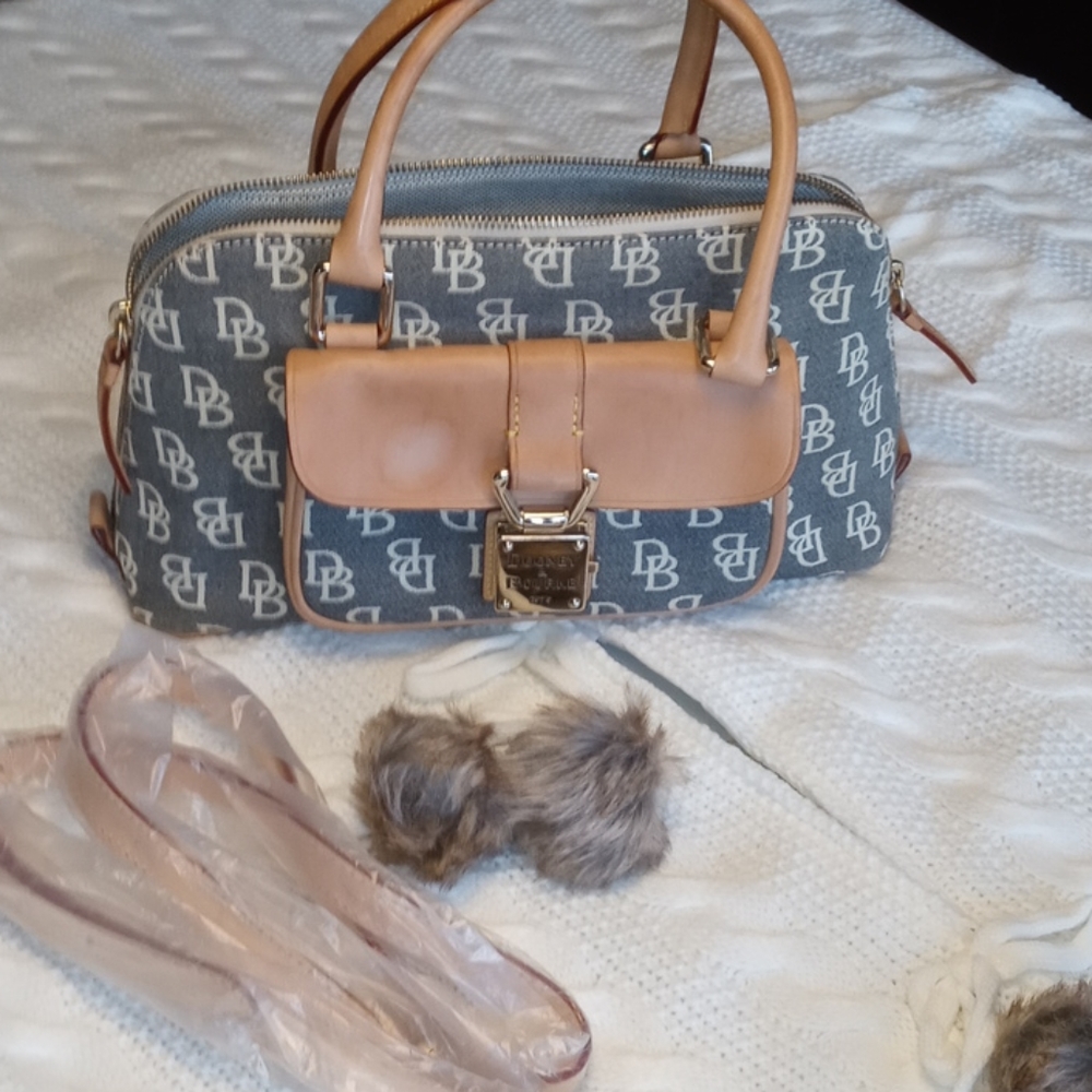 Dooney & Bourke 1975 - Picture 2 of 5